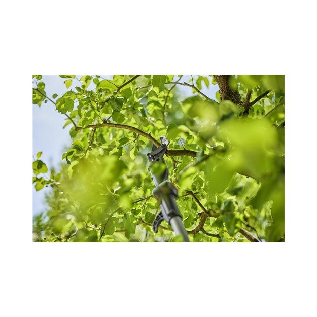 Akumuliatorinės teleskopinės genėjimo žirklės Gardena HighCut 250/18V P4A paruo&scaron;tas naudojimui rinki 2