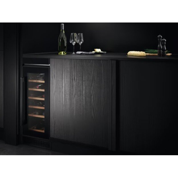 Įmontuojamas vyno &scaron;aldytuvas AEG AWS4020B5B 7