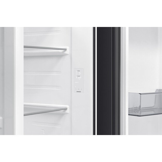Side by side &scaron;aldytuvas Samsung RS90F Basic, RS70F64KEBEO 2