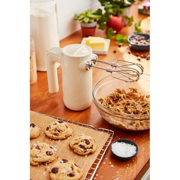 Akumuliatorinis rankinis mikseris KitchenAid 5KHMB732EAC, kreminis 3